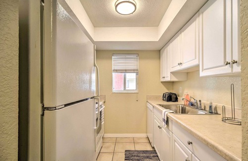 Indian Rocks Beach Apartment | Sunny Indian Rocks Beach Condo: Steps to Gulf!