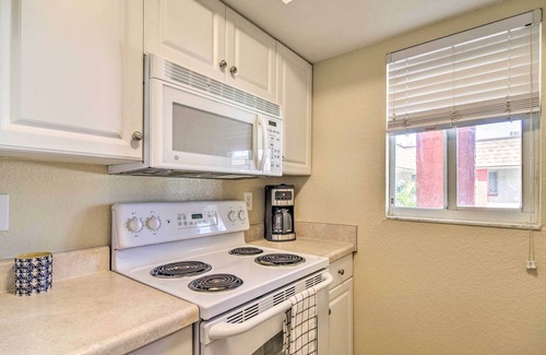 Indian Rocks Beach Apartment | Sunny Indian Rocks Beach Condo: Steps to Gulf!