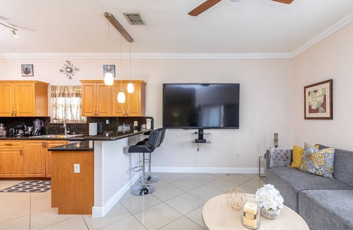 Ludlam House | Sunny Lake View Family Home