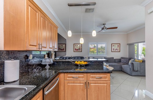 Ludlam House | Sunny Lake View Family Home