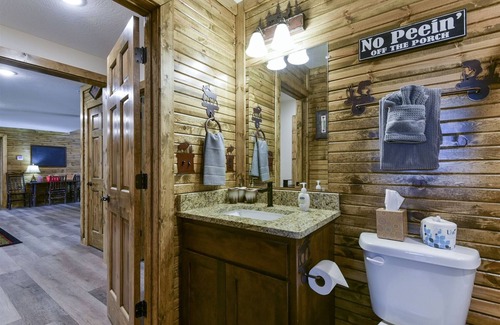 Branson Cedars Cabin | Sunny Loft Lodge | 5 Bed, 5 Bath
