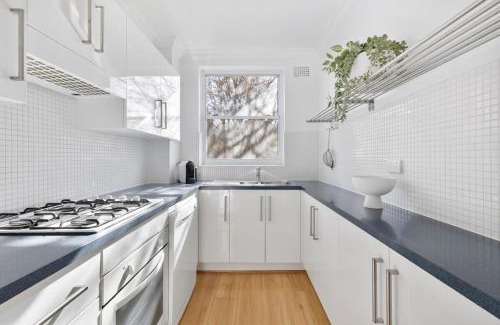 Manly Apartment | Sunny Manly Escape 2 min walk to beach