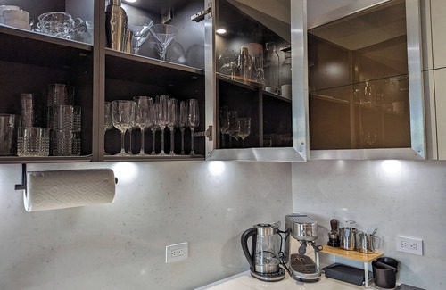 Bushwick Apartment | Sunny Oasis : W/D, Central Air, Desk & Free Park
