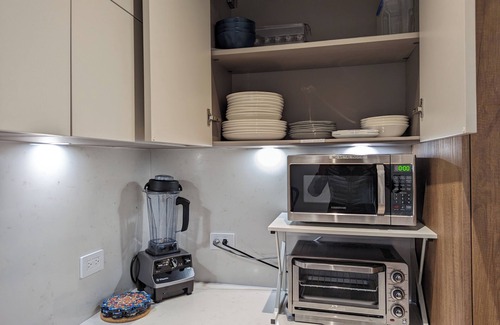 Bushwick Apartment | Sunny Oasis : W/D, Central Air, Desk & Free Park