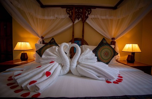 Uroa Resort | Sunny Palms Beach Bungalows