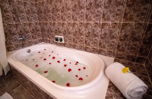 Uroa Resort | Sunny Palms Beach Bungalows