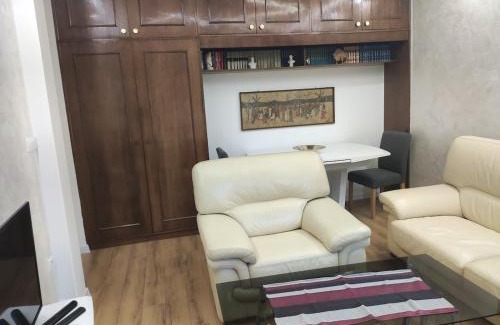 Banovo brdo Apartment | Sunny parkside retreat
