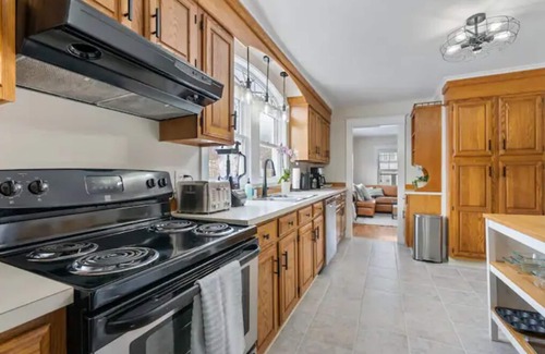 Southern Coast Apartment | Sunny Saco minutes from downtown and beach