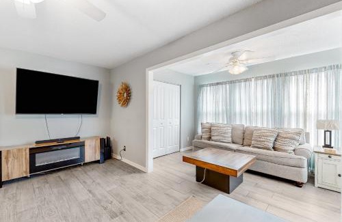 Garden City Apartment | Sunny Shores Retreat