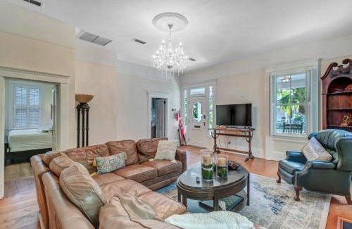 Downtown Historic District House | Sunny Side Cottage