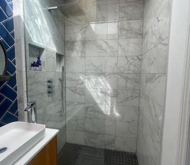 Brislington Apartment | Sunny Studio with Parking and Private Entrance