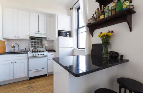 Greenwich Village Apartment | Sunny Stylish West Village Condo