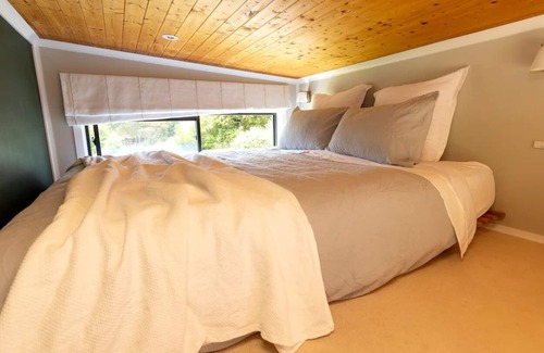 Hakaru Cabin | Sunny Tiny Home in rural Mangawhai