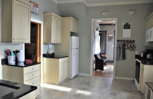 Leadville House | Sunny Victorian just steps away from the main street and Mineral Belt trail.