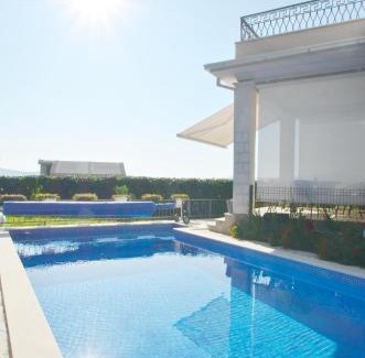 Kotor Villa | Sunny Villa in Kavac