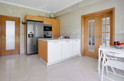 Lagoa de Albufeira Apartment | Sunny Villa in Lagoa de Albufeira - private pool!