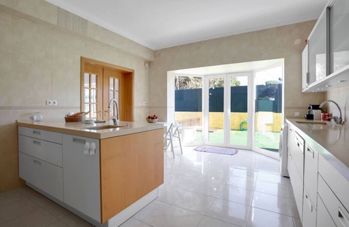 Lagoa de Albufeira Apartment | Sunny Villa in Lagoa de Albufeira - private pool!