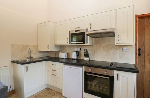 Loxton Cottage | SUNNYSIDE, pet friendly, character holiday cottage in Bleadon