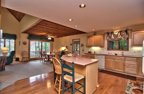 Paupack Ski Chalet | Sunnyview Lane Wallenpaupack Lakefront Chalet Spectacular Sunsets private dock