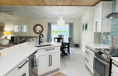 Pierside House | Sunrise at Riverwallk