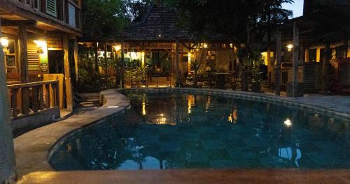 Tukad Mungga Bed & Breakfast | Sunrise Lodge & Lounge