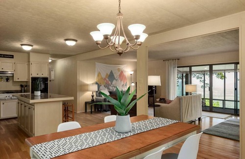 Jasper House | Sunrise Mountain Retreat-Summer Vacation with Hot Tub