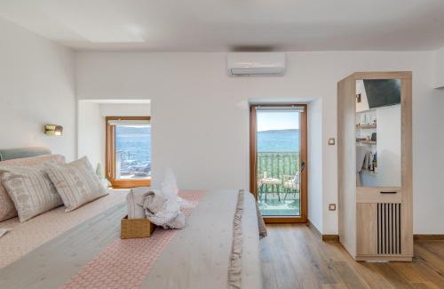 Kastel Kambelovac Apartment | Sunrise Seaview Studio
