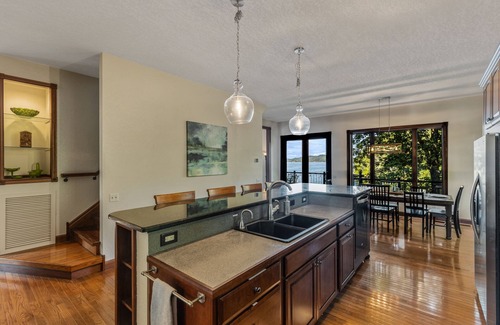 Ten Mile House | Sunrise Shores