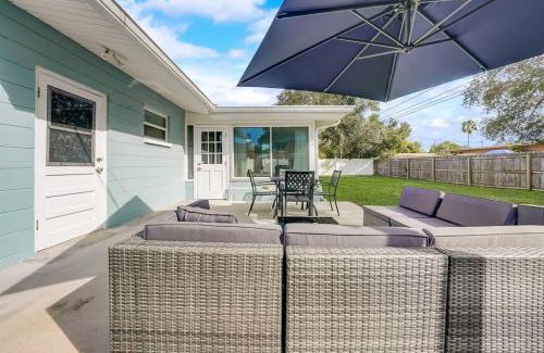 Walsingham House | Sunroom - Master King - Games - Close to IRB