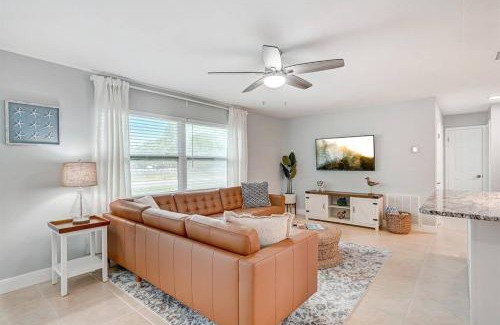 Walsingham House | Sunroom - Master King - Games - Close to IRB