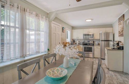 Southgate House | Sunseeker Bungalow-Great location to all things Sarasota