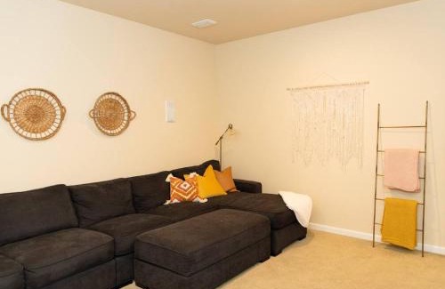 Quincy House | Sunserra Villa! Movie Room, Family Friendly, BBQs, Pools, Free Golf!