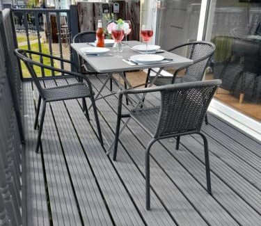 Sandown Ski Chalet | Sunset 128 Sandown Bay Holiday Centre Generous Ferry Saving!