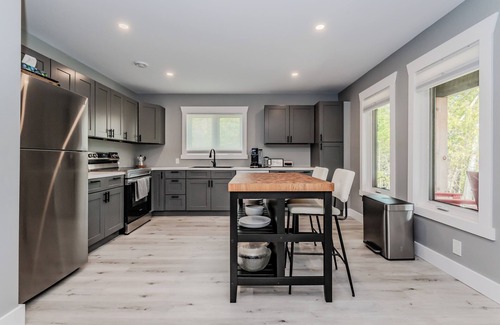 Stokes Bay Cottage | Sunset Bay Cottage – Your Year-Round Escape to Lake Huron’s Tranquil Shores