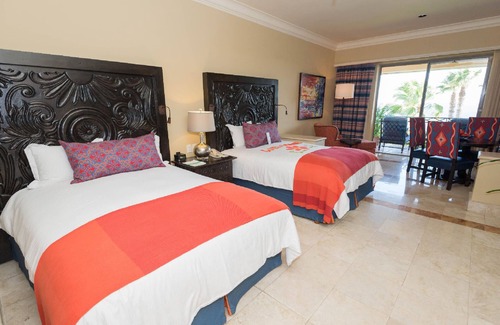 Paraiso Escondido Resort | Sunset Beach