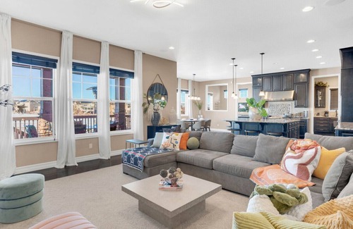 Aurora House | Sunset Casa: Golf & Lake Views, Hot Tub, Fire Pit, Sleeps 23