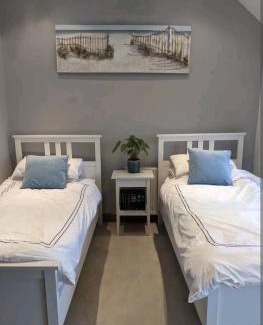 Llanelli House | Sunset cottage