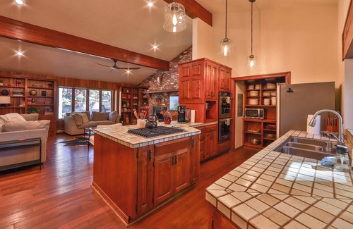 Lincoln Park House | Sunset Cove – Private Lakefront Community