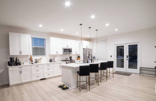 Front Royal House | Sunset Haven - 10 min from Skyline Drive. Hot Tub
