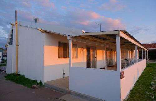 Silver Sands House | Sunset Holiday Home Facing the Sea