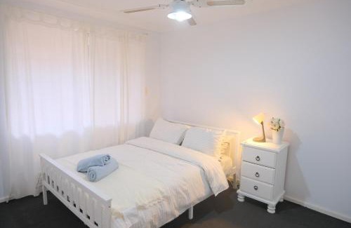 Silver Sands House | Sunset Holiday Home Facing the Sea