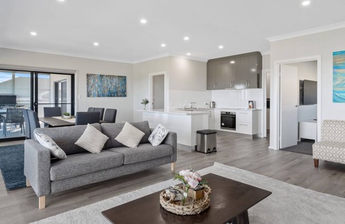 Normanville House | Sunset Horizon @ Lady Bay - 8 Huntingdale Drive