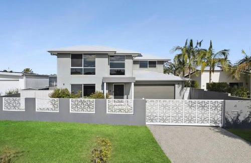 Pelican Waters House | Sunset House at Pelican Waters