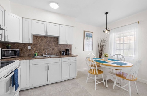 Hallandale Beach Apartment | Sunset Inn - Hallandale Beach