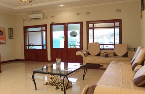Livingstone Cabin | Sunset Junction Lodge & Tours