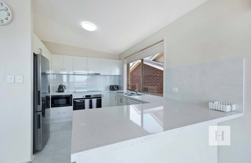 Toukley House | Sunset Lakehouse - Waterfront with Jetty