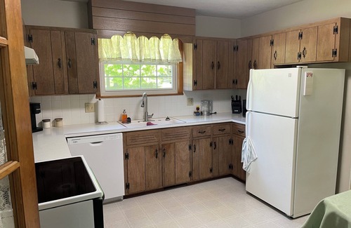 Waynesville House | Sunset Place - 3-bedroom house in Waynesville Fort Leonard wood - Pool Table