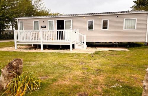 Grimsby Resort | Sunset Retreat