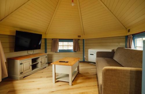 Ombersley House | Sunset Retreats The Double Hobbit