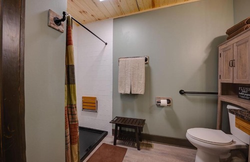 Irvine House | Sunset Ridge ~ Rustic & Tranquil 100-Acre Getaway!